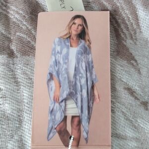 Simply Noelle Kimono Poncho Cape Shawl Wrap Taupe and Cream One Size